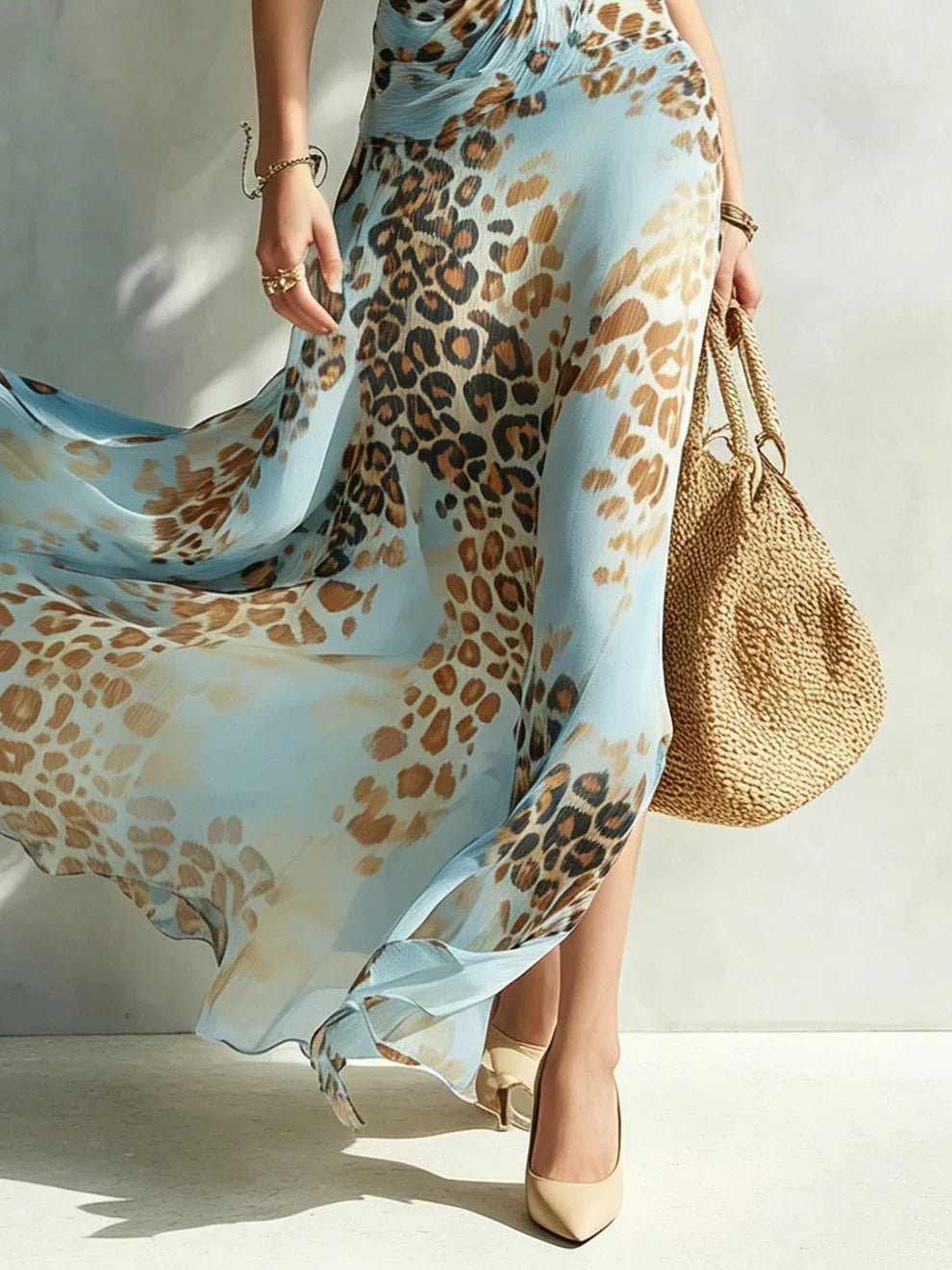 Eloria - Robe longue transparente à imprimé léopard et encolure américaine