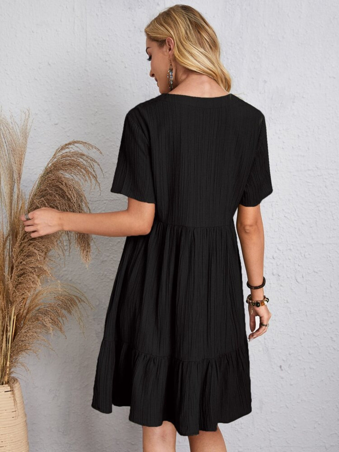 Belinda - Robe mini texturée à volants à col V
