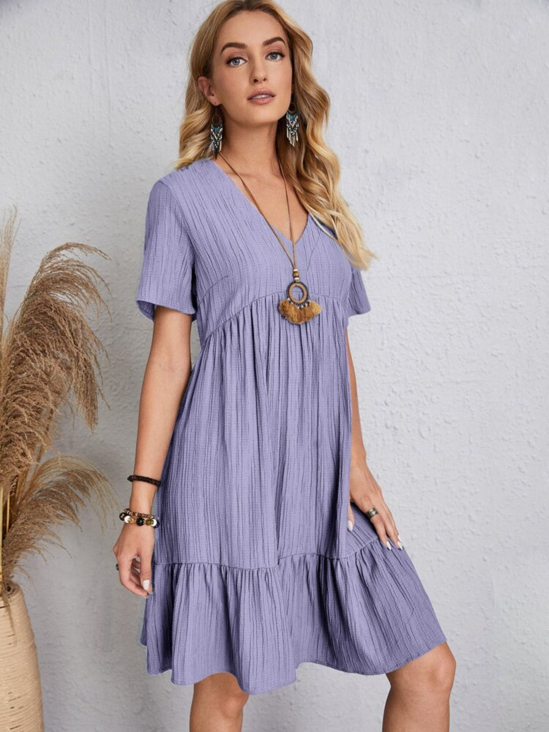 Belinda - Robe mini texturée à volants à col V