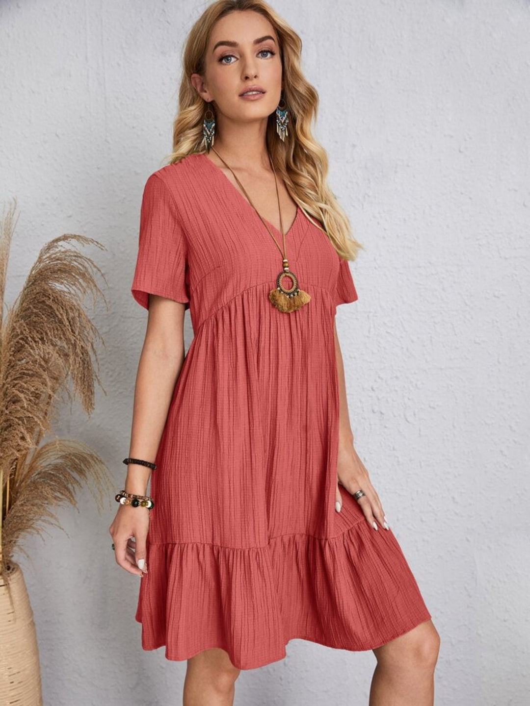 Belinda - Robe mini texturée à volants à col V