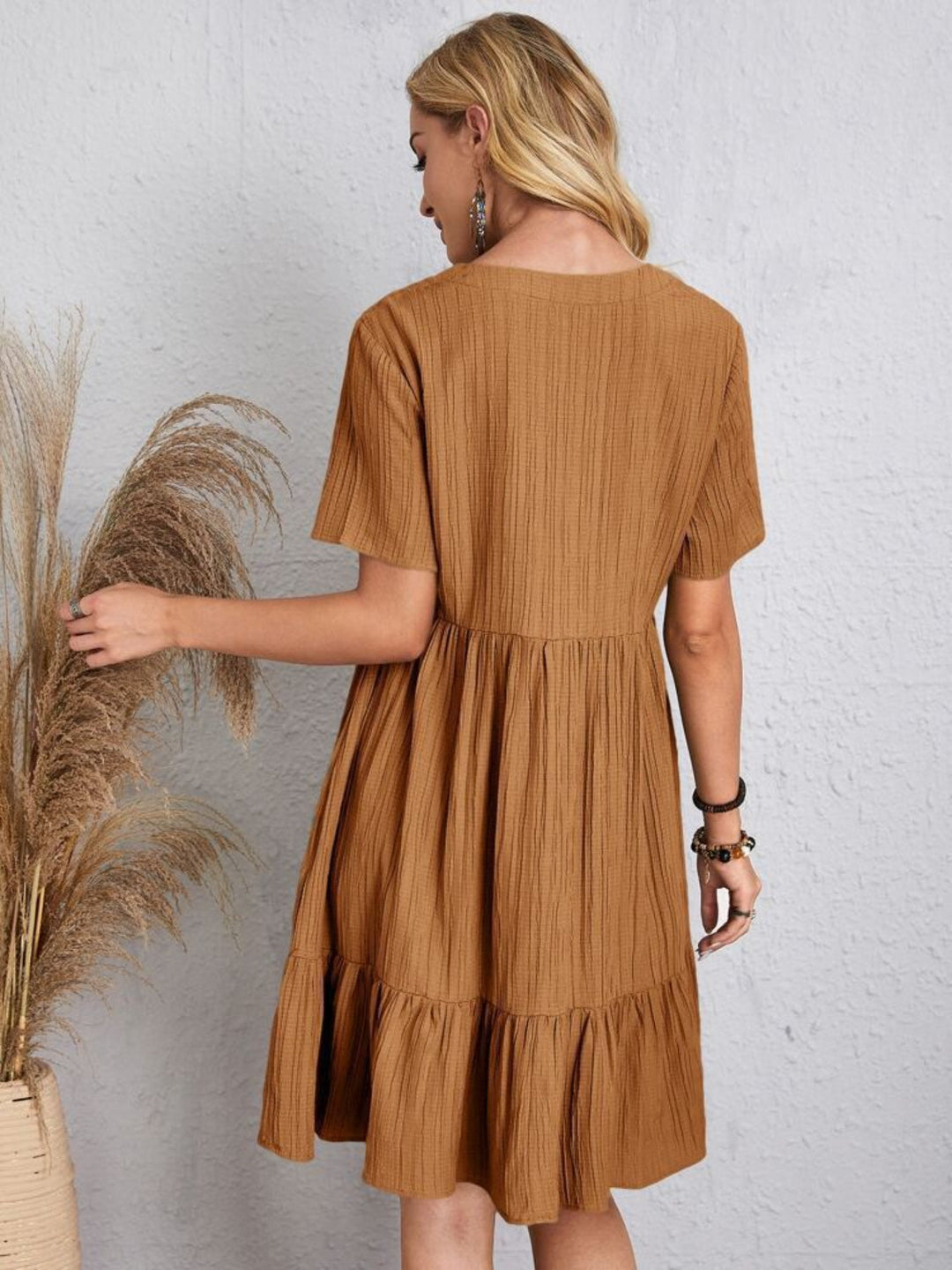 Belinda - Robe mini texturée à volants à col V