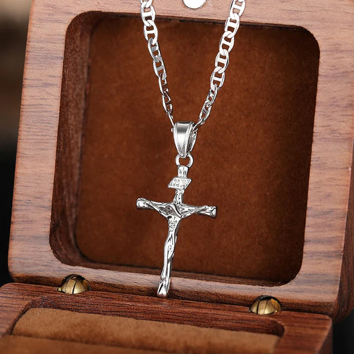 Bayford - Collier avec pendentif croix scintillante