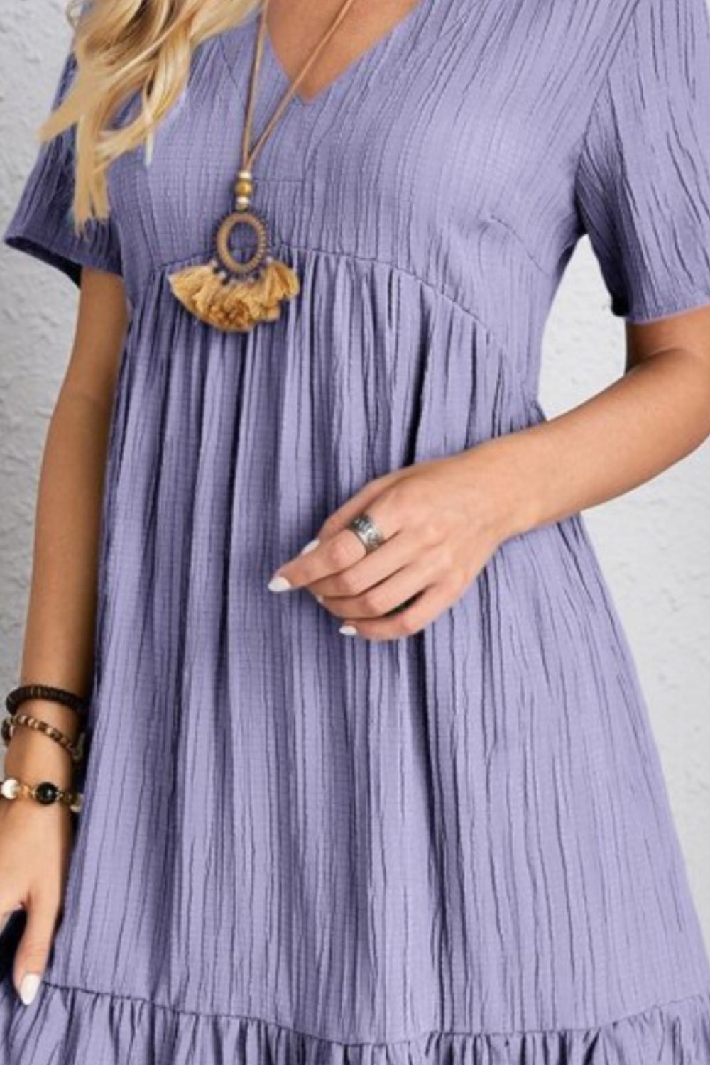 Belinda - Robe mini texturée à volants à col V