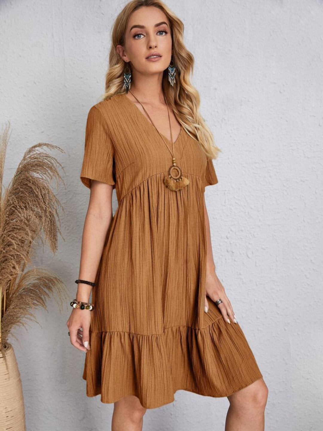 Belinda - Robe mini texturée à volants à col V